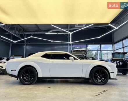 Белый Додж Челенджер, объемом двигателя 3.6 л и пробегом 194 тыс. км за 17600 $, фото 11 на Automoto.ua