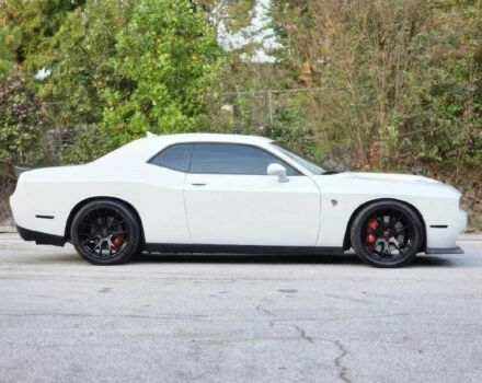 Белый Додж Челенджер, объемом двигателя 6.2 л и пробегом 79 тыс. км за 12000 $, фото 7 на Automoto.ua