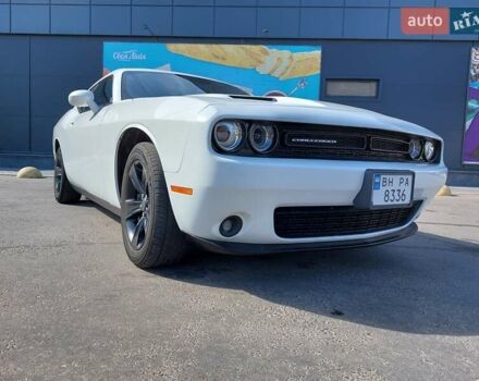 Белый Додж Челенджер, объемом двигателя 3.6 л и пробегом 124 тыс. км за 18200 $, фото 8 на Automoto.ua