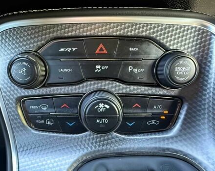 Білий Додж Challenger, об'ємом двигуна 6.2 л та пробігом 70 тис. км за 12800 $, фото 8 на Automoto.ua