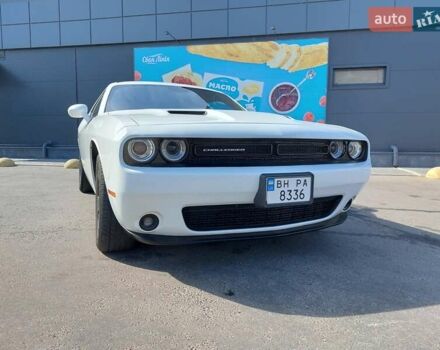 Белый Додж Челенджер, объемом двигателя 3.6 л и пробегом 124 тыс. км за 18200 $, фото 6 на Automoto.ua