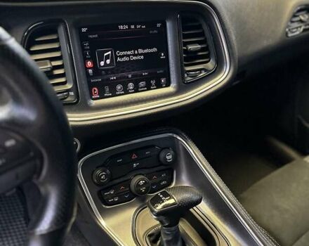 Белый Додж Челенджер, объемом двигателя 3.6 л и пробегом 194 тыс. км за 17600 $, фото 14 на Automoto.ua