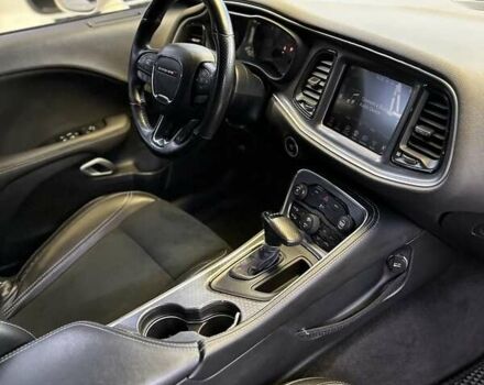 Белый Додж Челенджер, объемом двигателя 3.6 л и пробегом 194 тыс. км за 17600 $, фото 15 на Automoto.ua