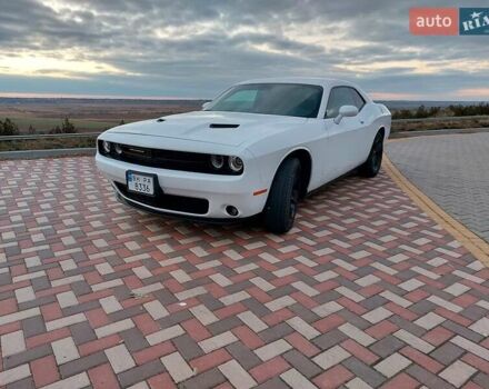 Белый Додж Челенджер, объемом двигателя 3.6 л и пробегом 124 тыс. км за 18200 $, фото 10 на Automoto.ua