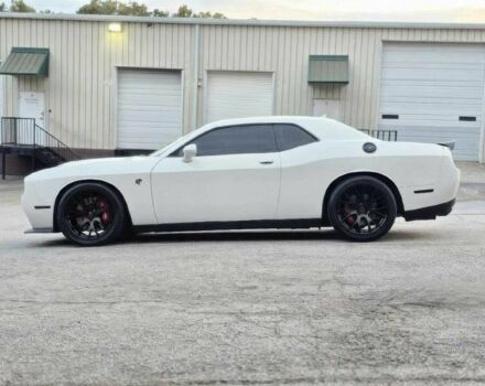 Белый Додж Челенджер, объемом двигателя 6.2 л и пробегом 79 тыс. км за 12000 $, фото 4 на Automoto.ua