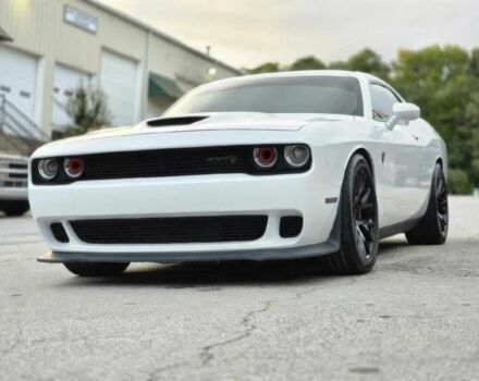 Белый Додж Челенджер, объемом двигателя 6.2 л и пробегом 79 тыс. км за 12000 $, фото 3 на Automoto.ua