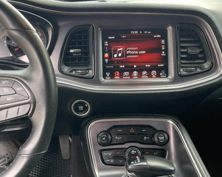 Белый Додж Челенджер, объемом двигателя 3.6 л и пробегом 72 тыс. км за 23000 $, фото 10 на Automoto.ua