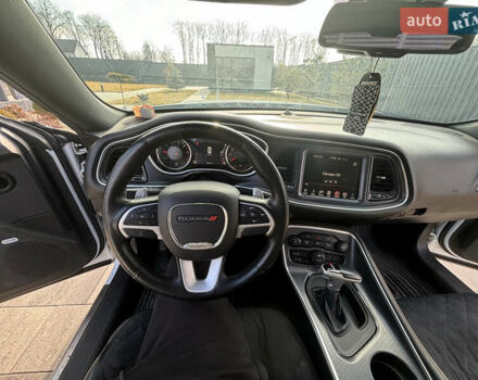 Белый Додж Челенджер, объемом двигателя 3.61 л и пробегом 156 тыс. км за 16900 $, фото 22 на Automoto.ua