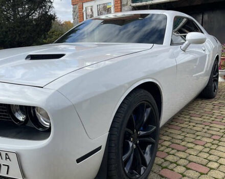 Белый Додж Челенджер, объемом двигателя 3.6 л и пробегом 72 тыс. км за 23000 $, фото 6 на Automoto.ua