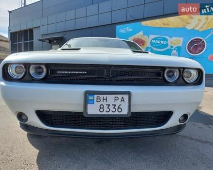 Белый Додж Челенджер, объемом двигателя 3.6 л и пробегом 124 тыс. км за 18200 $, фото 5 на Automoto.ua