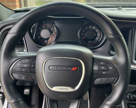 Белый Додж Челенджер, объемом двигателя 3.6 л и пробегом 72 тыс. км за 23000 $, фото 11 на Automoto.ua