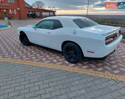 Белый Додж Челенджер, объемом двигателя 3.6 л и пробегом 124 тыс. км за 18200 $, фото 12 на Automoto.ua