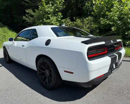 Білий Додж Challenger, об'ємом двигуна 6.2 л та пробігом 70 тис. км за 12800 $, фото 6 на Automoto.ua