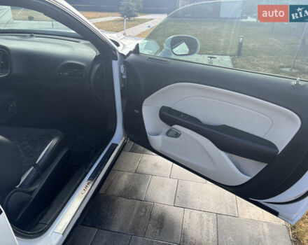 Белый Додж Челенджер, объемом двигателя 3.61 л и пробегом 156 тыс. км за 16900 $, фото 19 на Automoto.ua