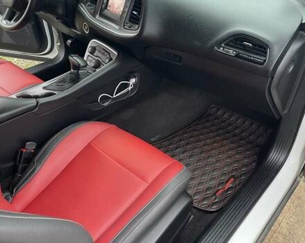 Белый Додж Челенджер, объемом двигателя 3.6 л и пробегом 109 тыс. км за 19000 $, фото 14 на Automoto.ua