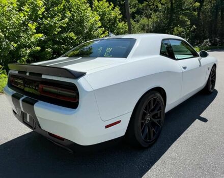 Білий Додж Challenger, об'ємом двигуна 6.2 л та пробігом 70 тис. км за 12800 $, фото 4 на Automoto.ua