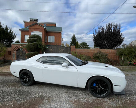 Белый Додж Челенджер, объемом двигателя 3.6 л и пробегом 72 тыс. км за 23000 $, фото 2 на Automoto.ua