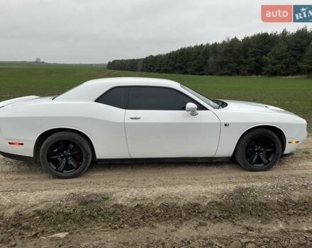 Белый Додж Челенджер, объемом двигателя 3.6 л и пробегом 109 тыс. км за 19000 $, фото 4 на Automoto.ua