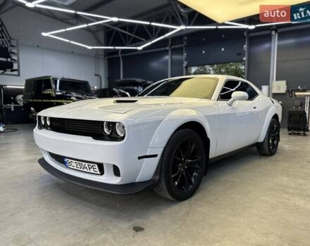 Белый Додж Челенджер, объемом двигателя 3.6 л и пробегом 194 тыс. км за 17600 $, фото 1 на Automoto.ua