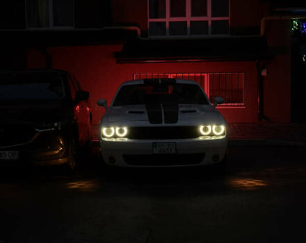 Белый Додж Челенджер, объемом двигателя 3.6 л и пробегом 160 тыс. км за 18000 $, фото 10 на Automoto.ua