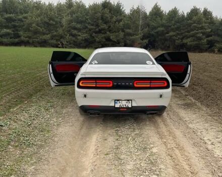 Белый Додж Челенджер, объемом двигателя 3.6 л и пробегом 109 тыс. км за 19000 $, фото 5 на Automoto.ua