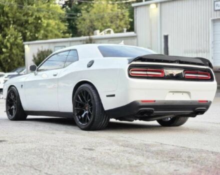 Белый Додж Челенджер, объемом двигателя 6.2 л и пробегом 75 тыс. км за 9500 $, фото 4 на Automoto.ua