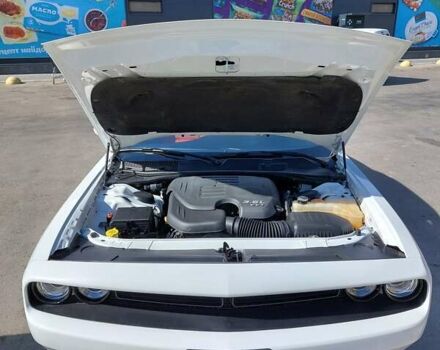 Белый Додж Челенджер, объемом двигателя 3.6 л и пробегом 124 тыс. км за 18200 $, фото 4 на Automoto.ua