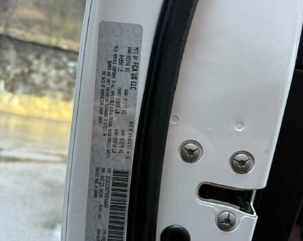 Белый Додж Челенджер, объемом двигателя 3.6 л и пробегом 160 тыс. км за 18000 $, фото 8 на Automoto.ua