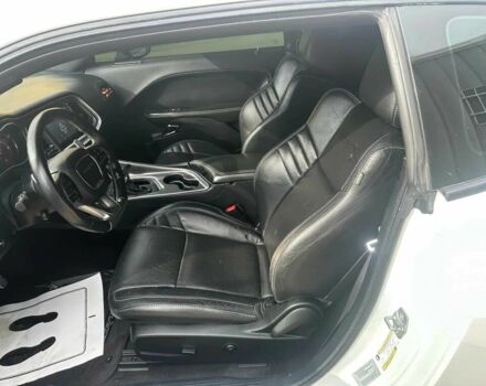 Додж Челенджер 2018 в Киеве на Automoto.ua Белый Додж Челенджер, объемом двигателя 6.2 л и пробегом 39 тыс. км за 25000 $, фото 6 на Automoto.ua