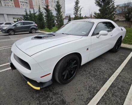 Белый Додж Челенджер, объемом двигателя 6.4 л и пробегом 32 тыс. км за 28500 $, фото 12 на Automoto.ua