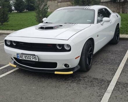 Белый Додж Челенджер, объемом двигателя 6.4 л и пробегом 32 тыс. км за 28500 $, фото 4 на Automoto.ua