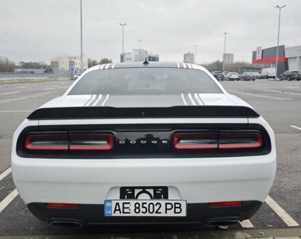 Белый Додж Челенджер, объемом двигателя 6.4 л и пробегом 32 тыс. км за 28500 $, фото 17 на Automoto.ua