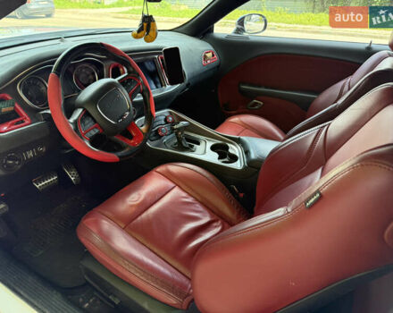 Білий Додж Challenger, об'ємом двигуна 3.6 л та пробігом 63 тис. км за 25000 $, фото 18 на Automoto.ua