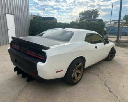 Белый Додж Челенджер, объемом двигателя 6.2 л и пробегом 37 тыс. км за 20000 $, фото 7 на Automoto.ua