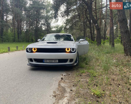 Белый Додж Челенджер, объемом двигателя 3.6 л и пробегом 145 тыс. км за 19999 $, фото 1 на Automoto.ua