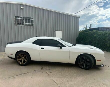 Додж Челенджер 2018 в Киеве на Automoto.ua Белый Додж Челенджер, объемом двигателя 6.2 л и пробегом 39 тыс. км за 25000 $, фото 5 на Automoto.ua