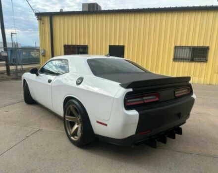 Белый Додж Челенджер, объемом двигателя 6.2 л и пробегом 37 тыс. км за 20000 $, фото 5 на Automoto.ua