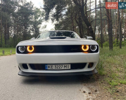 Белый Додж Челенджер, объемом двигателя 3.6 л и пробегом 145 тыс. км за 19999 $, фото 3 на Automoto.ua