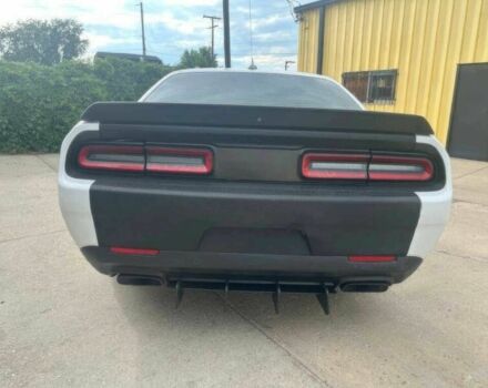 Белый Додж Челенджер, объемом двигателя 6.2 л и пробегом 37 тыс. км за 20000 $, фото 6 на Automoto.ua