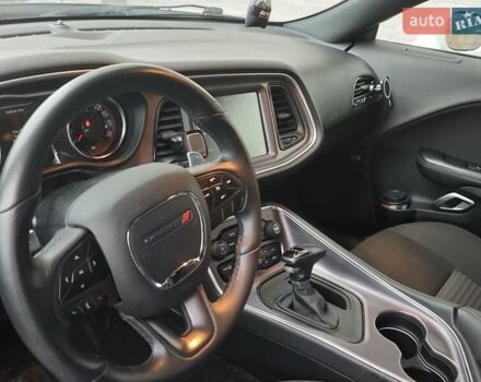 Белый Додж Челенджер, объемом двигателя 6.4 л и пробегом 32 тыс. км за 28500 $, фото 25 на Automoto.ua