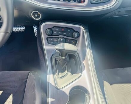 Белый Додж Челенджер, объемом двигателя 3.6 л и пробегом 33 тыс. км за 17000 $, фото 10 на Automoto.ua