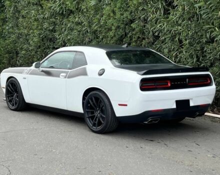 Белый Додж Челенджер, объемом двигателя 6.4 л и пробегом 34 тыс. км за 17000 $, фото 3 на Automoto.ua