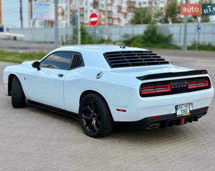 Білий Додж Challenger, об'ємом двигуна 3.6 л та пробігом 63 тис. км за 25000 $, фото 2 на Automoto.ua