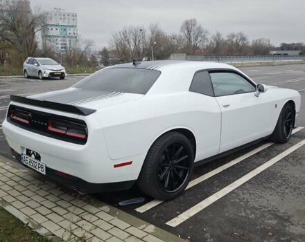 Белый Додж Челенджер, объемом двигателя 6.4 л и пробегом 32 тыс. км за 28500 $, фото 14 на Automoto.ua