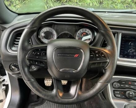 Белый Додж Челенджер, объемом двигателя 6.4 л и пробегом 34 тыс. км за 17000 $, фото 7 на Automoto.ua