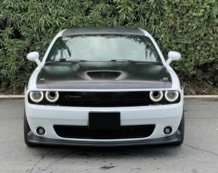 Белый Додж Челенджер, объемом двигателя 6.4 л и пробегом 34 тыс. км за 17000 $, фото 1 на Automoto.ua