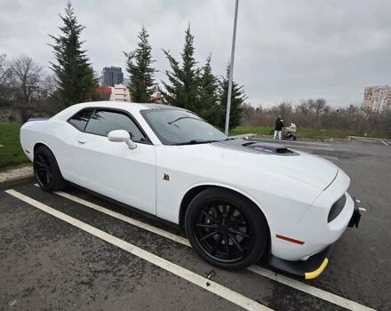 Белый Додж Челенджер, объемом двигателя 6.4 л и пробегом 32 тыс. км за 28500 $, фото 9 на Automoto.ua