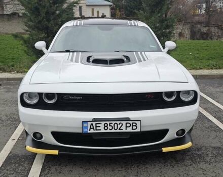 Белый Додж Челенджер, объемом двигателя 6.4 л и пробегом 32 тыс. км за 28500 $, фото 21 на Automoto.ua
