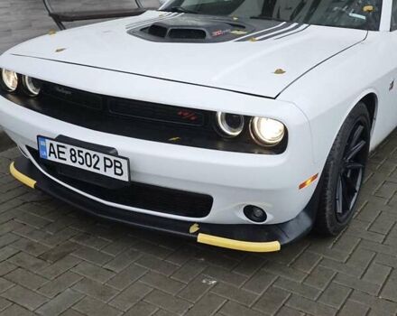 Белый Додж Челенджер, объемом двигателя 6.4 л и пробегом 32 тыс. км за 28500 $, фото 18 на Automoto.ua