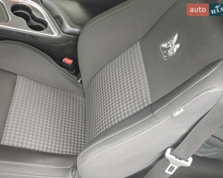 Белый Додж Челенджер, объемом двигателя 6.4 л и пробегом 32 тыс. км за 28500 $, фото 24 на Automoto.ua